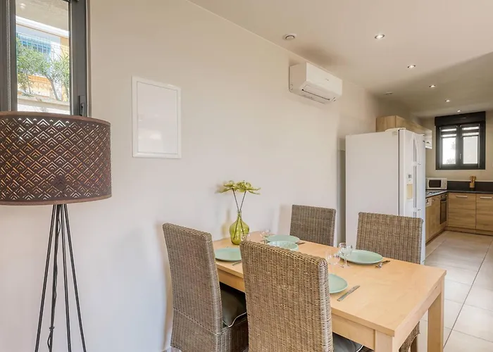 Climatise Proche Centre-ville Et - Fr-1-816-24 * Le Lavandou